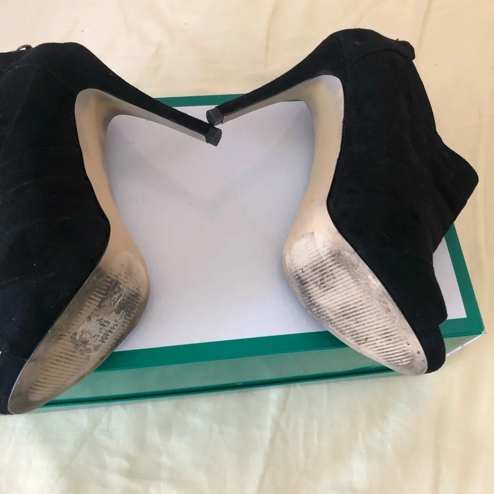 Saks Fifth Avenue Black Suede platforms size 6M‎